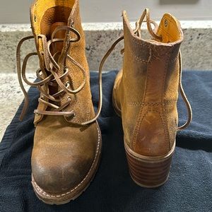 Frye Womens Sabrina 6G Lace Up Combat Boot Tan Suede US 8.5